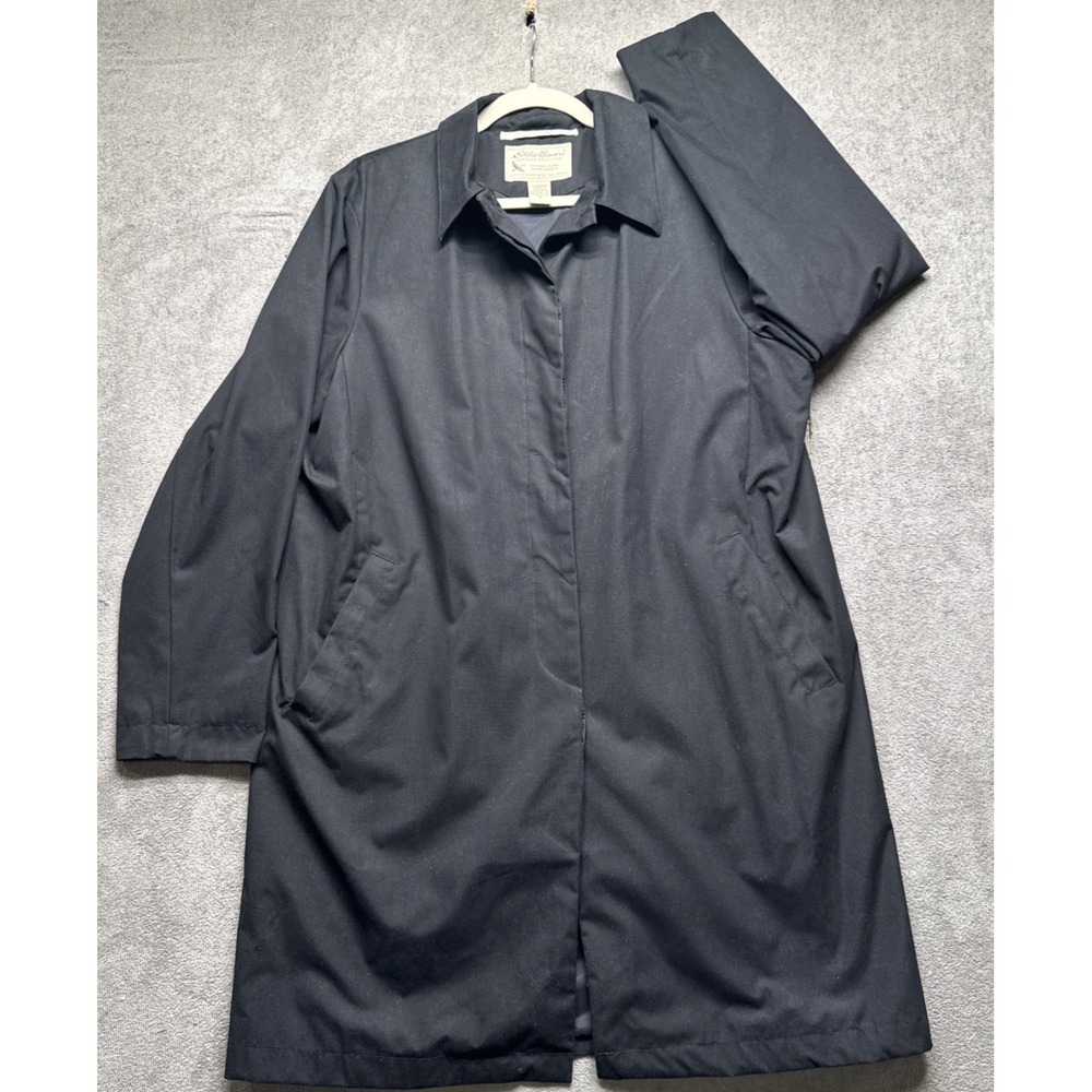 Vintage-Inspired Black Belted Trench Coat Medium Minimalist City Street‎ Style